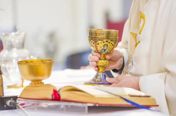 Vinho Igreja Torna Sangue Cristo Hospedeiro Torna Corpo Cristo — Fotografia de Stock