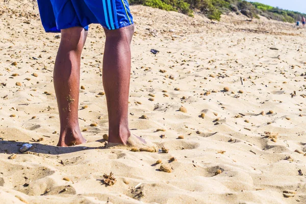 Gelukkige Braziliaanse Voeten Het Strand Tijdens Vakantie — Stockfoto