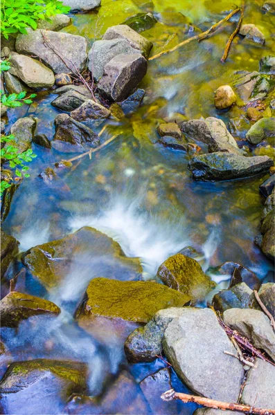 Cascade Montagne Avec Eau Pure Claire Qui Coule Rapidement Aval — Photo