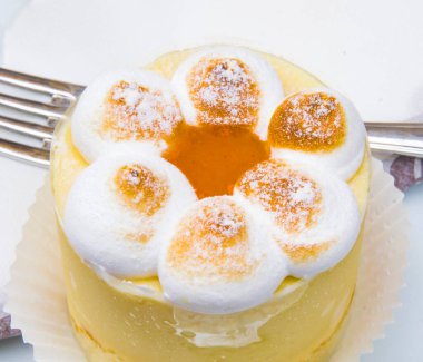 yarı freddo fare kremalı, şeftalili dondurma ve kayısı reçeli