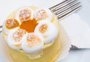 yarı freddo fare kremalı, şeftalili dondurma ve kayısı reçeli