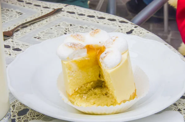 Rato Semifreddo Com Merengue Gelado Pêssego Geléia Damasco — Fotografia de Stock