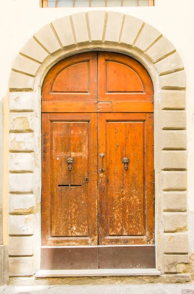 Schöne Tür Eines Historischen Gebäudes Wichtig Für Die Geschichte Kunst — Stockfoto