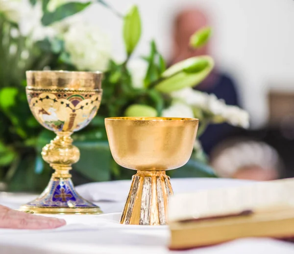 Der Kirche Wird Wein Zum Blut Christi Und Die Hostie — Stockfoto