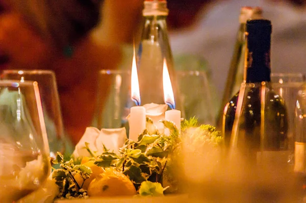 Candle Light Illuminates Banquet Table Gives Right Atmosphere Right Warmth — Stock Photo, Image