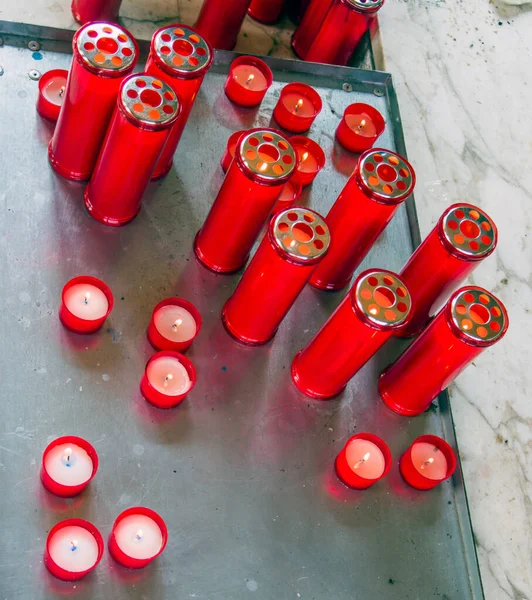 Velas Rojas Que Oscuridad Nos Recuerdan Las Personas Fallecidas Que —  Fotos de Stock
