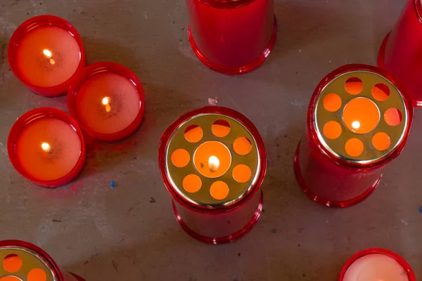 Red Candles Dark Remind Deceased People Loved — Stock Photo, Image