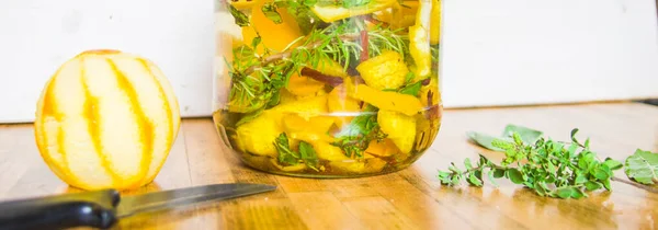 Herbes Infusées Dans Alcool Artisan Produit Liqueur Avec Des Herbes — Photo