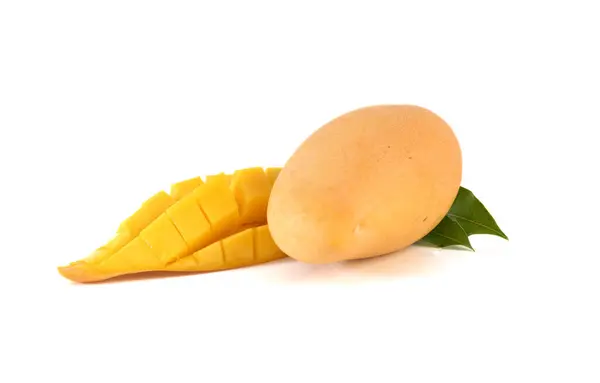 Beyaz arkaplanda yalıtılmış mango meyvesi — Stok fotoğraf