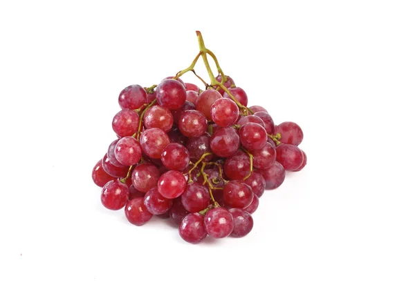Rode druif met blad geïsoleerd op witte achtergrond — Stockfoto