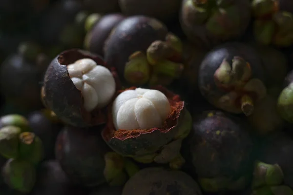 Mangosteen jest królową tropikalnych owoców w Tajlandii. — Zdjęcie stockowe