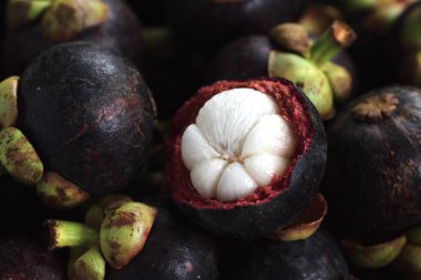 Tayland 'da taze mangosteen meyvesi