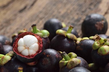 Tayland 'da taze mangosteen meyvesi