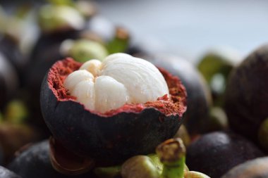 Tayland 'da taze mangosteen meyvesi