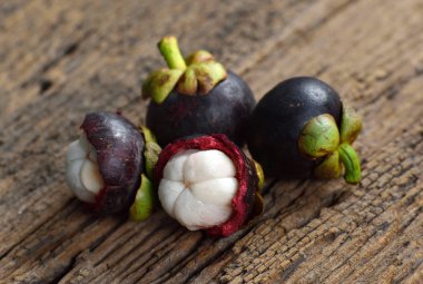 Tayland 'da taze mangosteen meyvesi