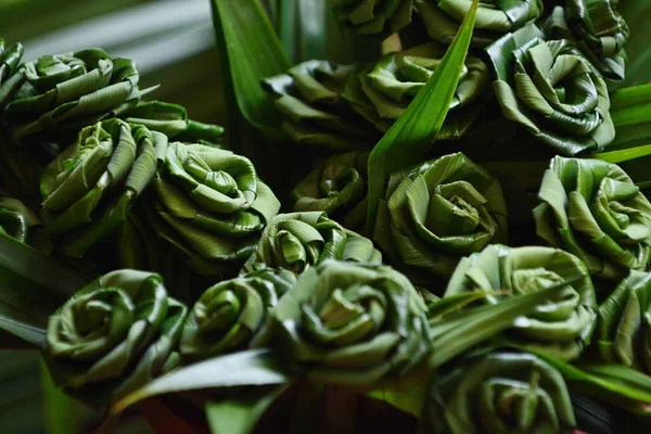 Rosas Hechas Mano Por Hoja Pandan — Foto de Stock