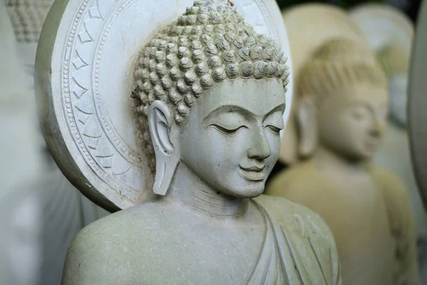 Estatua Buda Piedra Blanca Con Fondo Bokeh Claro Templo Banden —  Fotos de Stock