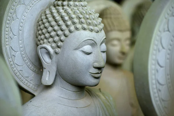 Estatua Buda Piedra Blanca Con Fondo Bokeh Claro Templo Banden —  Fotos de Stock