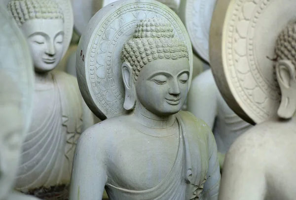 Estatua Buda Piedra Blanca Con Fondo Bokeh Claro Templo Banden —  Fotos de Stock