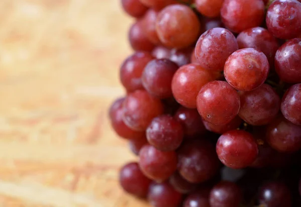 Bunch Red Grapes Wooden Table — Stock Photo, Image