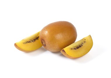 Beyaz arkaplanda yalıtılmış Kivi meyvesi