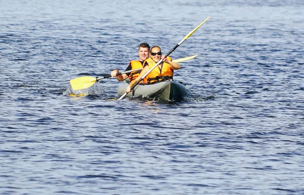 A man and a woman sit in a kayak on the lake. — Stock Photo, Image