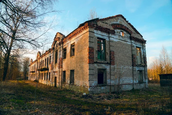 Viejo Edificio Abandonado Ladrillo Dos Pisos Vsevolozhsk Región Leningrado —  Fotos de Stock