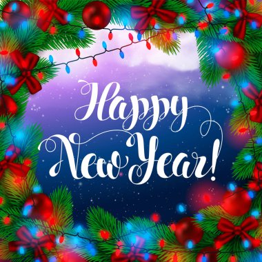 Çerçeve yeşil çam ağaç dalları dekorasyon, Garland ve yay karşı arka plan Christmas gece gökyüzünün kırmızı ampul. Gerçekçi Noel sınır. Kış tatili. Vektör çizim