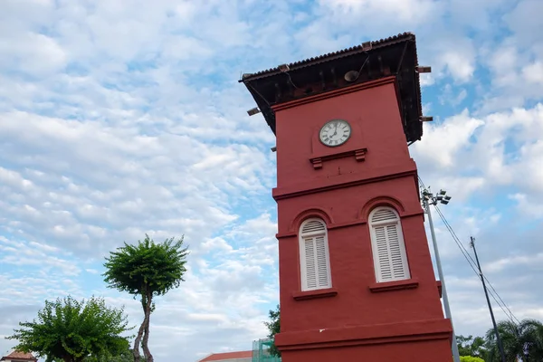Красная Башня Голубым Небом Голландской Площади Малакке Малайзия — стоковое фото