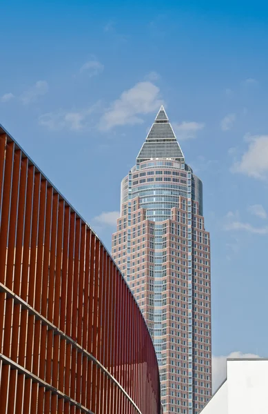 Messeturm no local da feira de Frankfurt — Fotografia de Stock