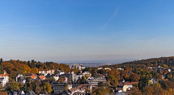 Pohled z zřícenina hradu Königstein na podzimní Rhein Main Fbene, Hesensko, Německo — Stock fotografie