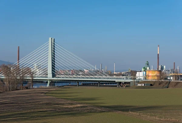 Bir sanayi bölgesi üretim tesisleri Frankfurt am Main Batı — Stok fotoğraf