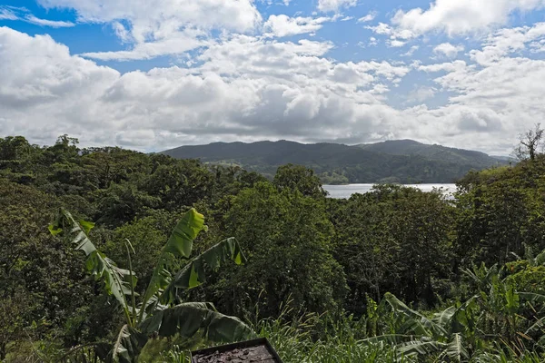 Vista panorâmica sobre o lago Arenal na Costa Rica — Fotografia de Stock