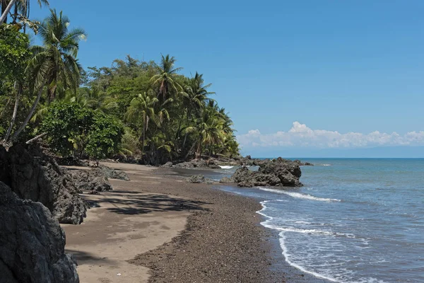 Belle plage à Drake Bay sur l'océan Pacifique au Costa Rica — Photo