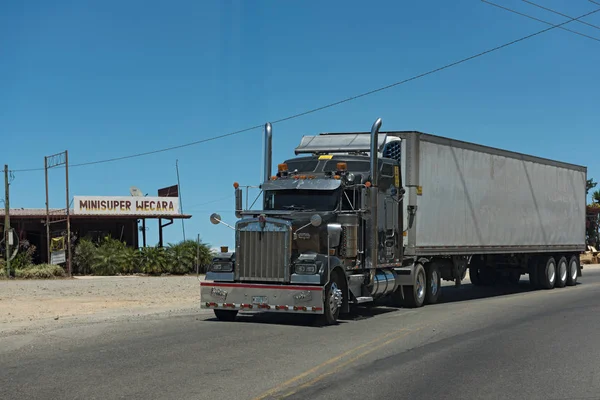 Truck on Highway 1 near San Jose, Costa Rica — Stock Photo, Image