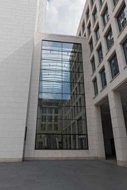 Giriş gökdelen Opernturm Frankfurt, Almanya