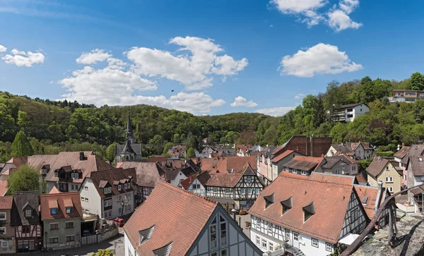 Панорамний вид з замку на timbered будинків з Eppstein — стокове фото