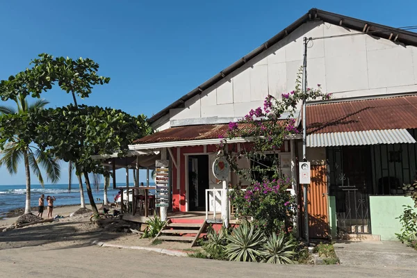 Plážový bar a restaurante v Puerto Viejo, Kostarika — Stock fotografie