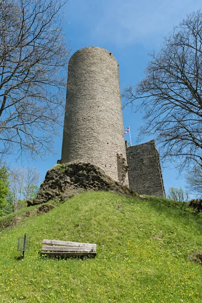 El Bergfried el castillo ruina Oberreifenberg en el Taunus, Alemania — Foto de Stock