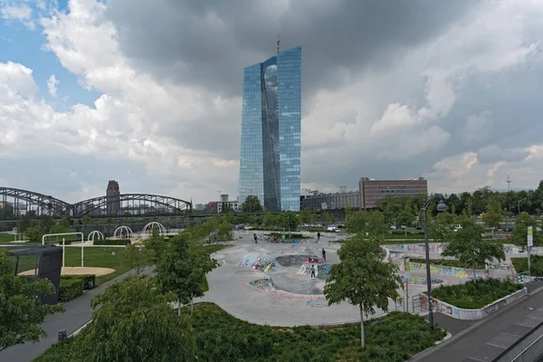 A nova sede do Banco Central Europeu em Frankfurt, Alemanha — Fotografia de Stock