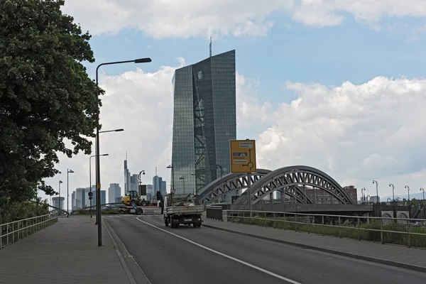 La nueva sede del Banco Central Europeo en Frankfurt, Alemania — Foto de Stock