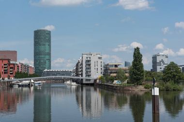 Westhafen Kulesi ve özel daireler Frankfurt, Almanya