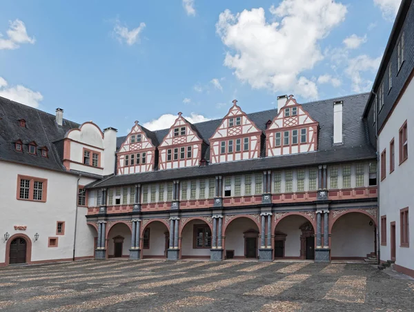 De arcades van kasteel Weilburg, Hessen, Duitsland — Stockfoto