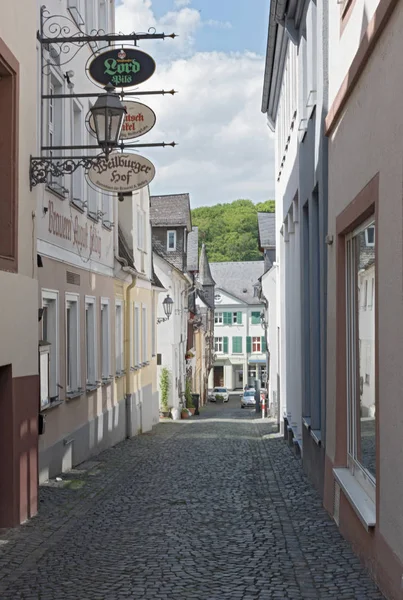 Kleine straat in de oude stad van Weilburg op de Lahn, Hessen, Duitsland — Stockfoto