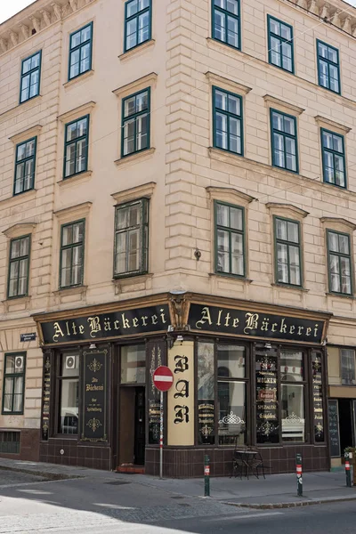 Casa residencial com bar padaria velha em vienna — Fotografia de Stock