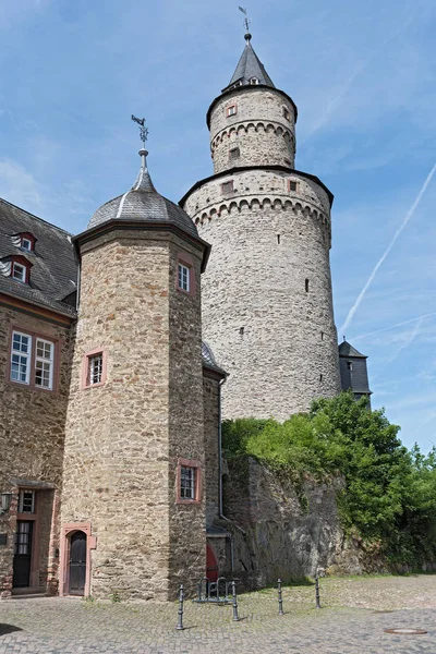 文艺复兴时期的城堡 Idstein 与巫婆塔 — 图库照片