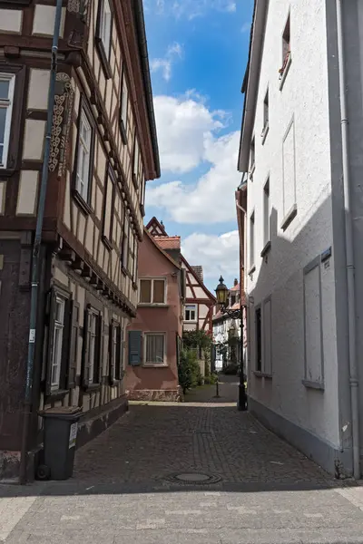 Yarı ahşap evleri ile tarihi eski şehir Frankfurt-Höchst — Stok fotoğraf