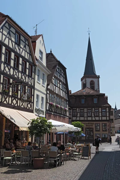 Zone piétonne dans le centre historique de Lohr am Main, Allemagne — Photo