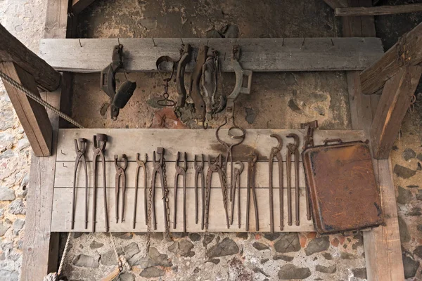 Alte schmiedewerkstatt auf der ronneburg, hessen, deutschland — Stockfoto