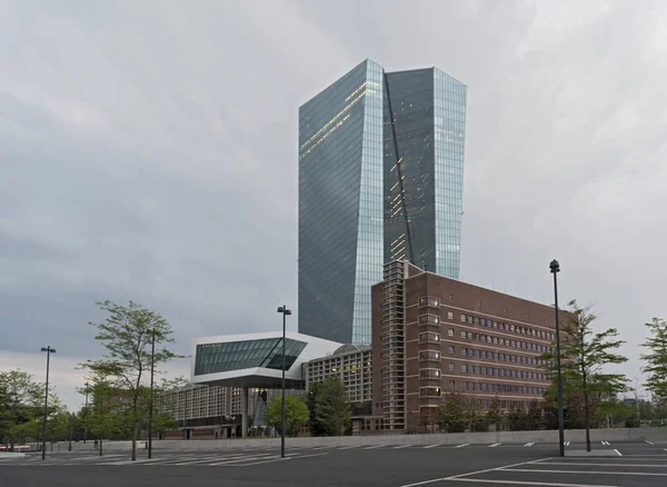 De Europese CentraleBank wolkenkrabber in de stad Frankfurt am Main, Duitsland — Stockfoto